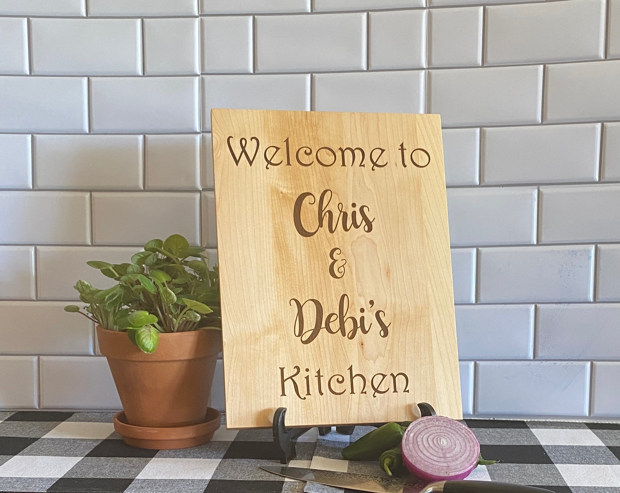 https://thesassydaisy.org/cdn/shop/files/Personalizedcuttingboardhardmaple_1024x1024@2x.jpg?v=1682428103